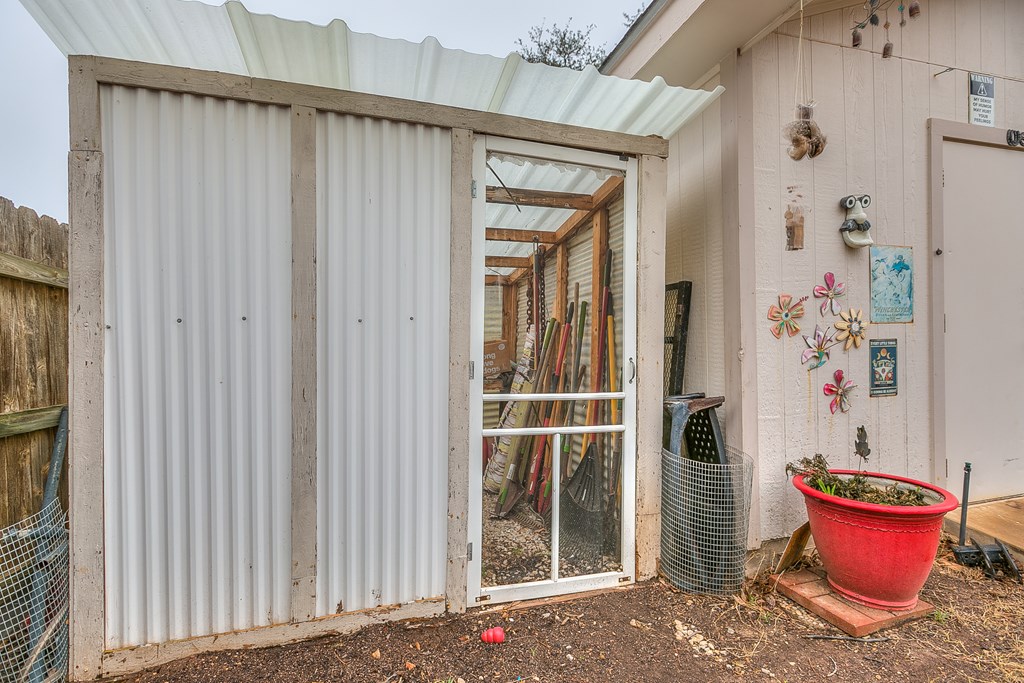 3301 Southland Blvd Property Photo 25