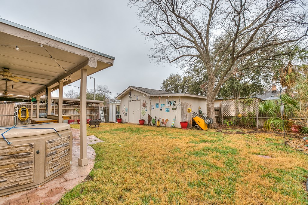 3301 Southland Blvd Property Photo 28