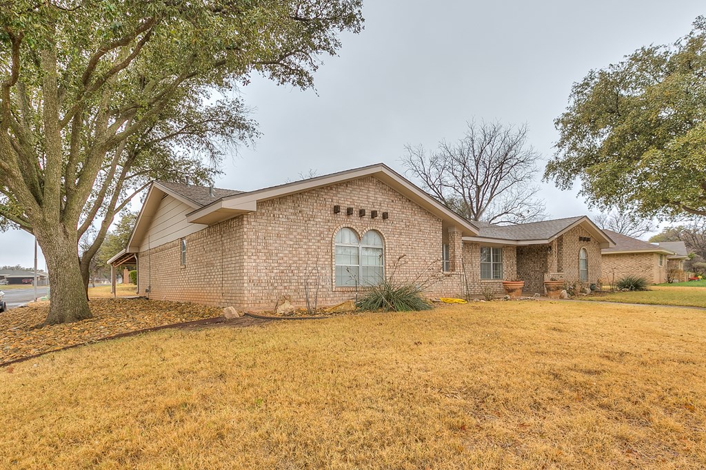 3301 Southland Blvd Property Photo 32