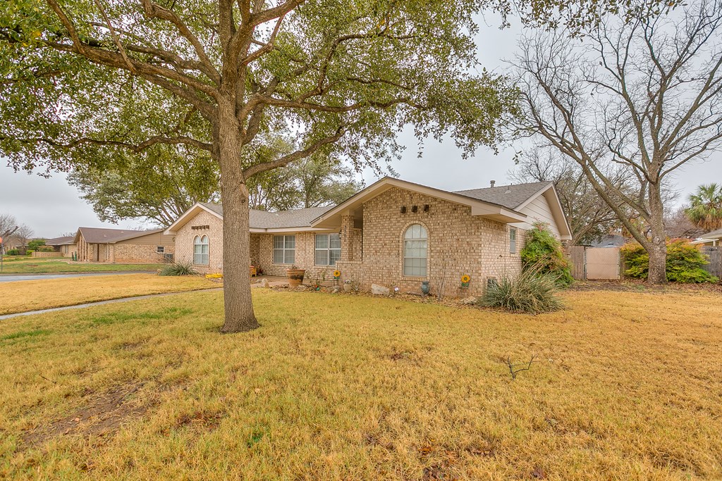 3301 Southland Blvd Property Photo 33
