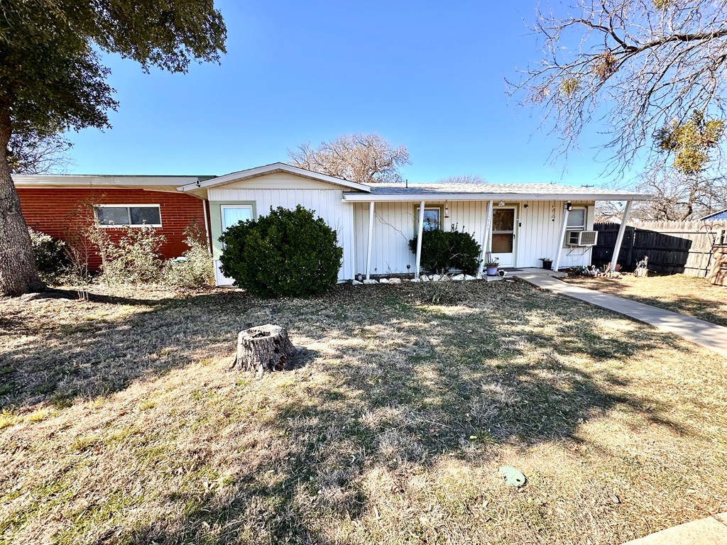 1705 Kenwood Dr Property Photo 2