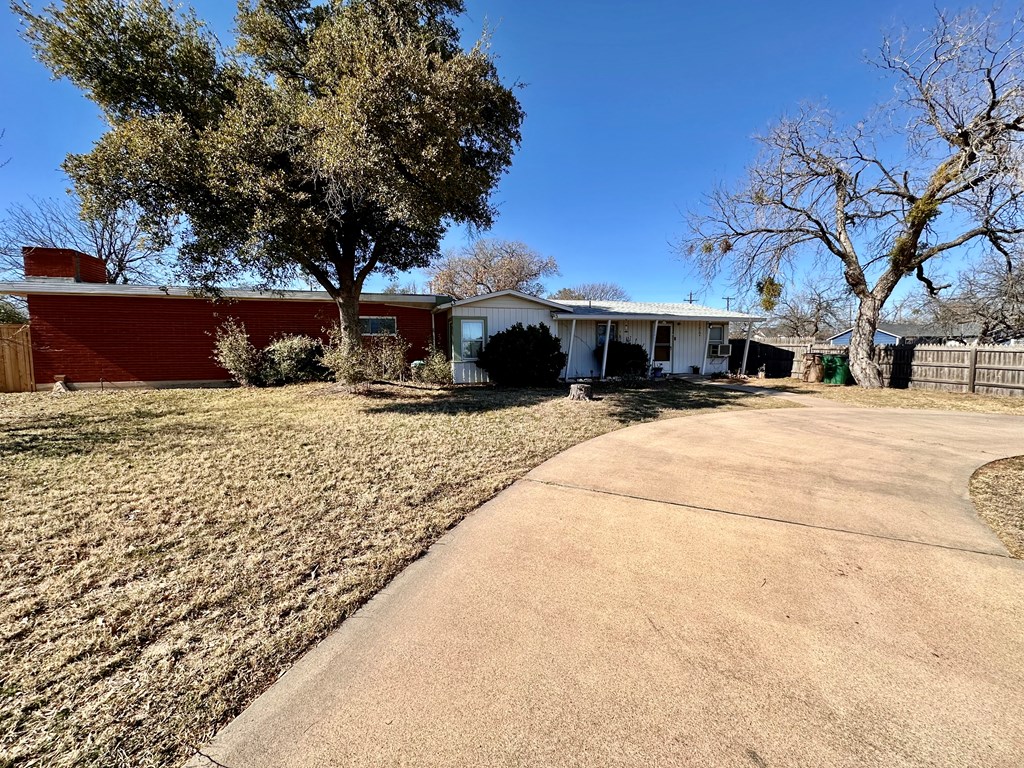 1705 Kenwood Dr Property Photo 4