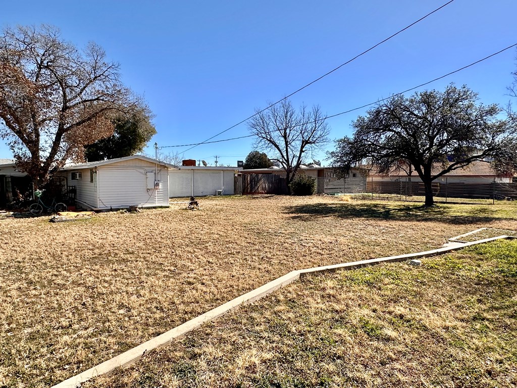 1705 Kenwood Dr Property Photo 9