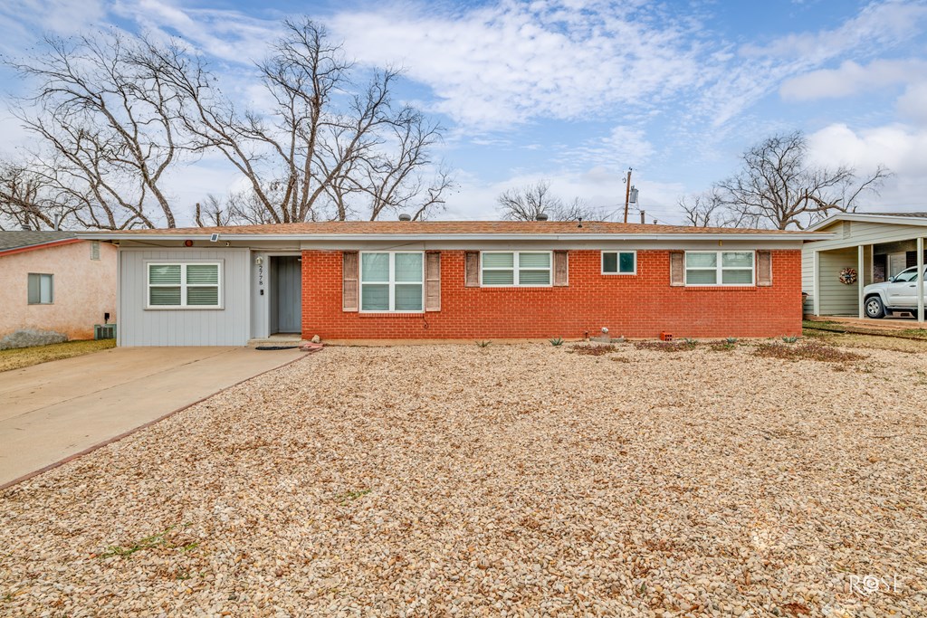 2778 University Ave Property Photo 3