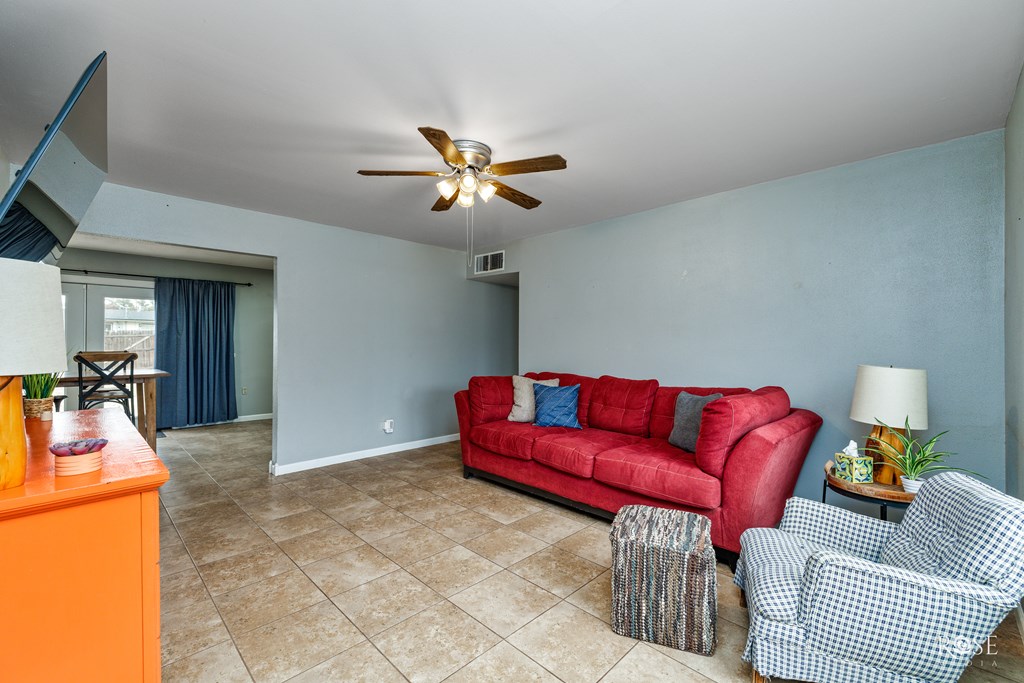 2778 University Ave Property Photo 5