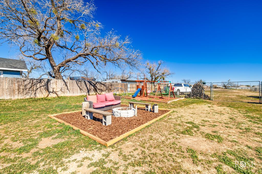 3118 Travis St Property Photo 31