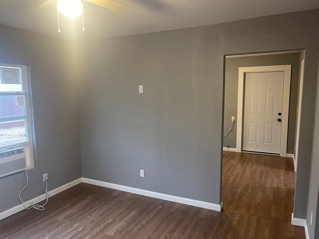 200 Sealy St Property Photo 2
