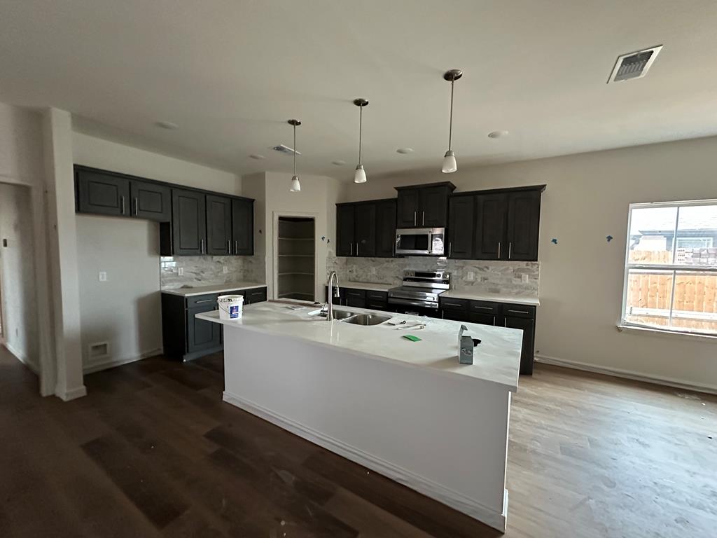 1945 Lamplighter Lane Property Photo 4