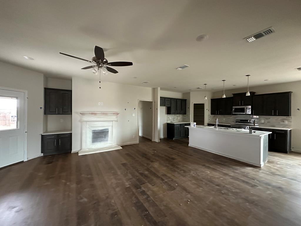 1945 Lamplighter Lane Property Photo 5