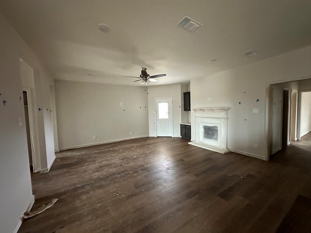 1945 Lamplighter Lane Property Photo 6