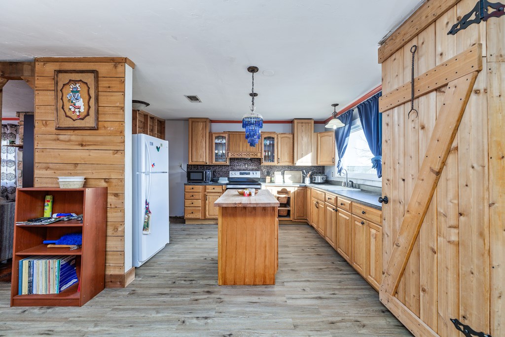 8458 W Grape Creek Rd Property Photo 9
