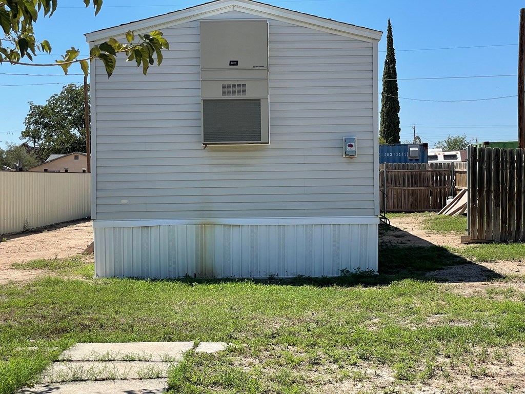 807,809 Upton St Property Photo 6