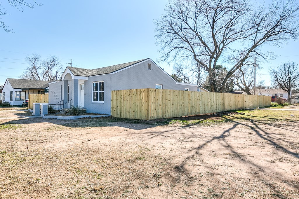 715 N Monroe St Property Photo 3