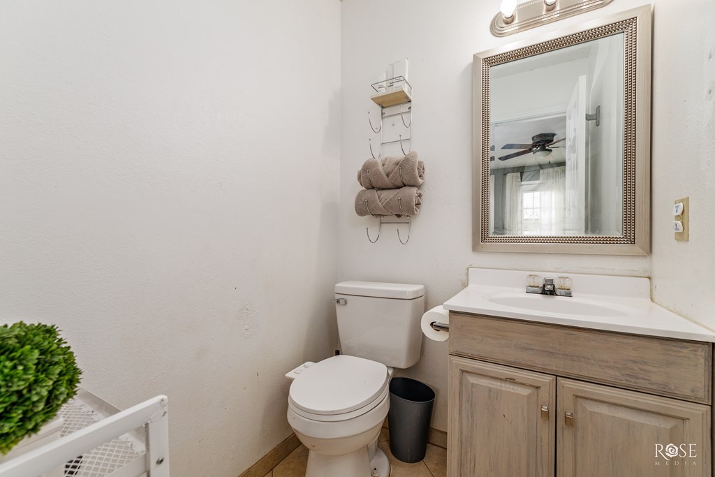 909 41st St Property Photo 18