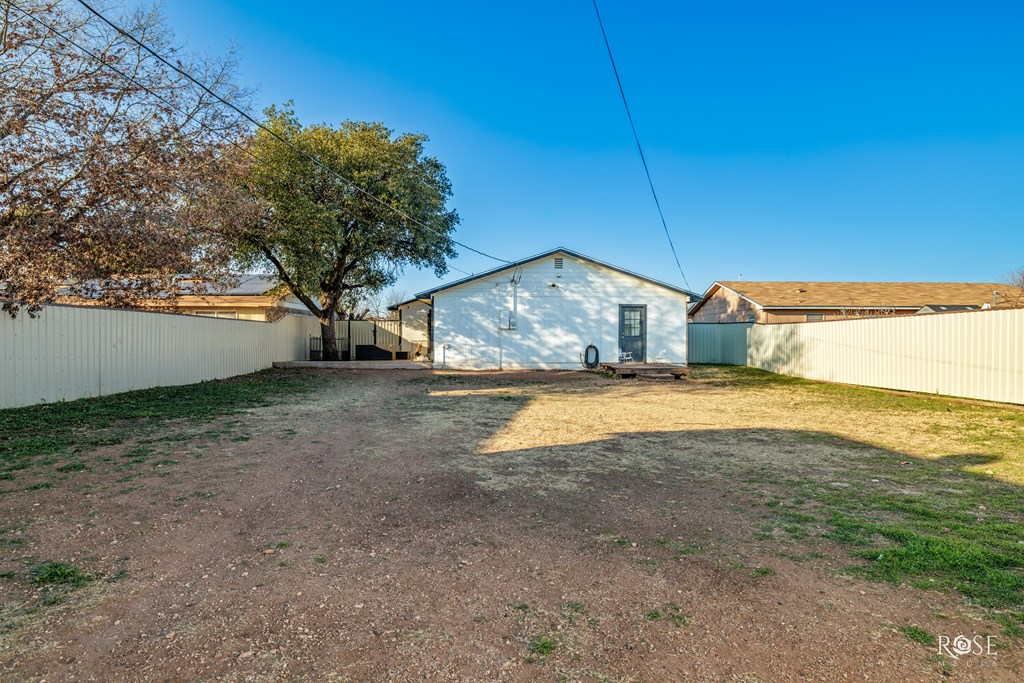 909 41st St Property Photo 33