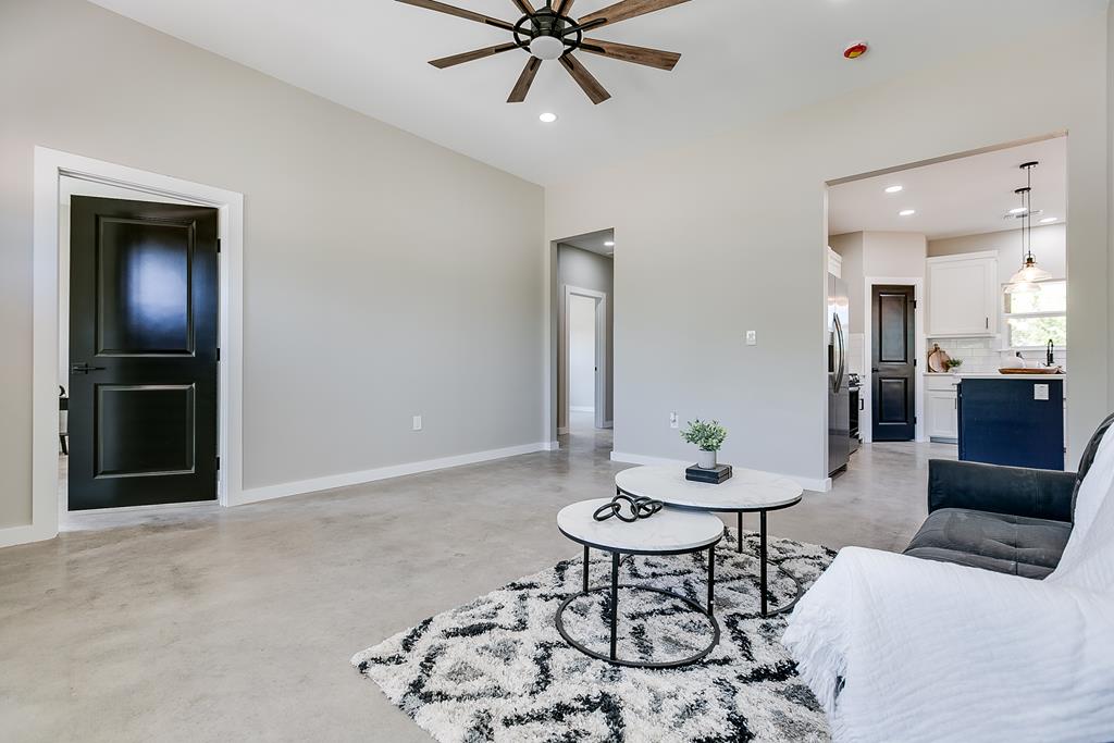 2122 Deaton St Property Photo 8