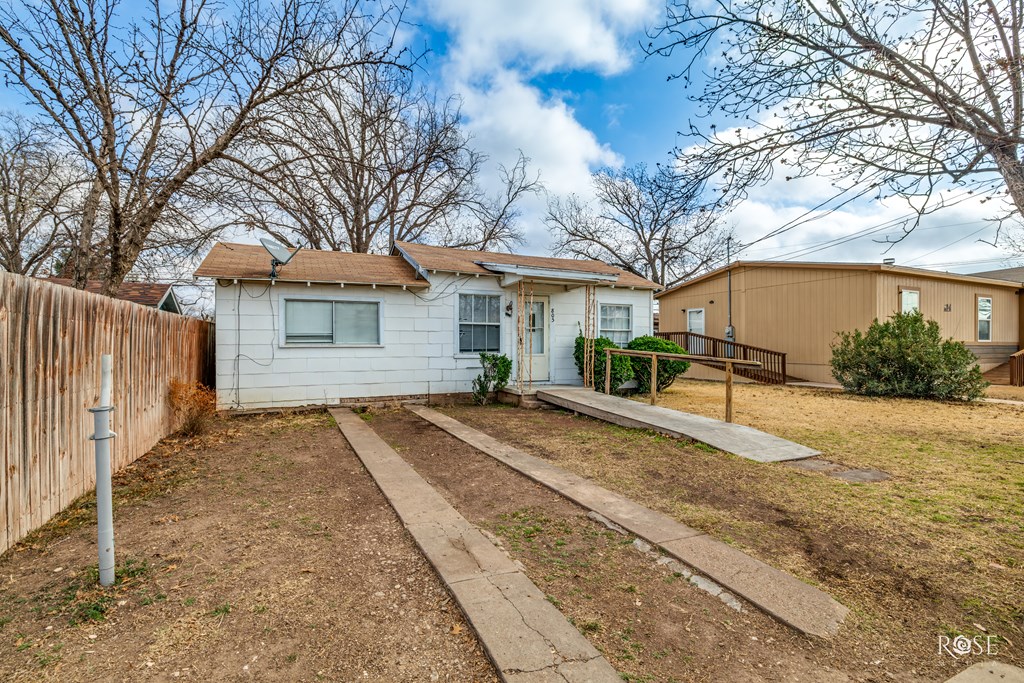 805 Mesquite Ave Property Photo 3