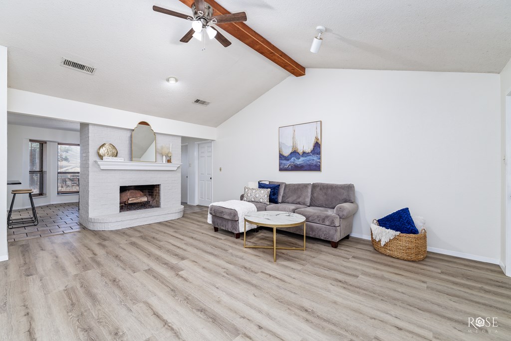 1216 Ricks Court Property Photo 4
