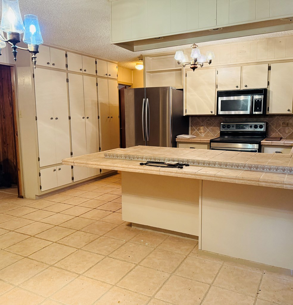 120 Parkwood Dr Property Photo 3