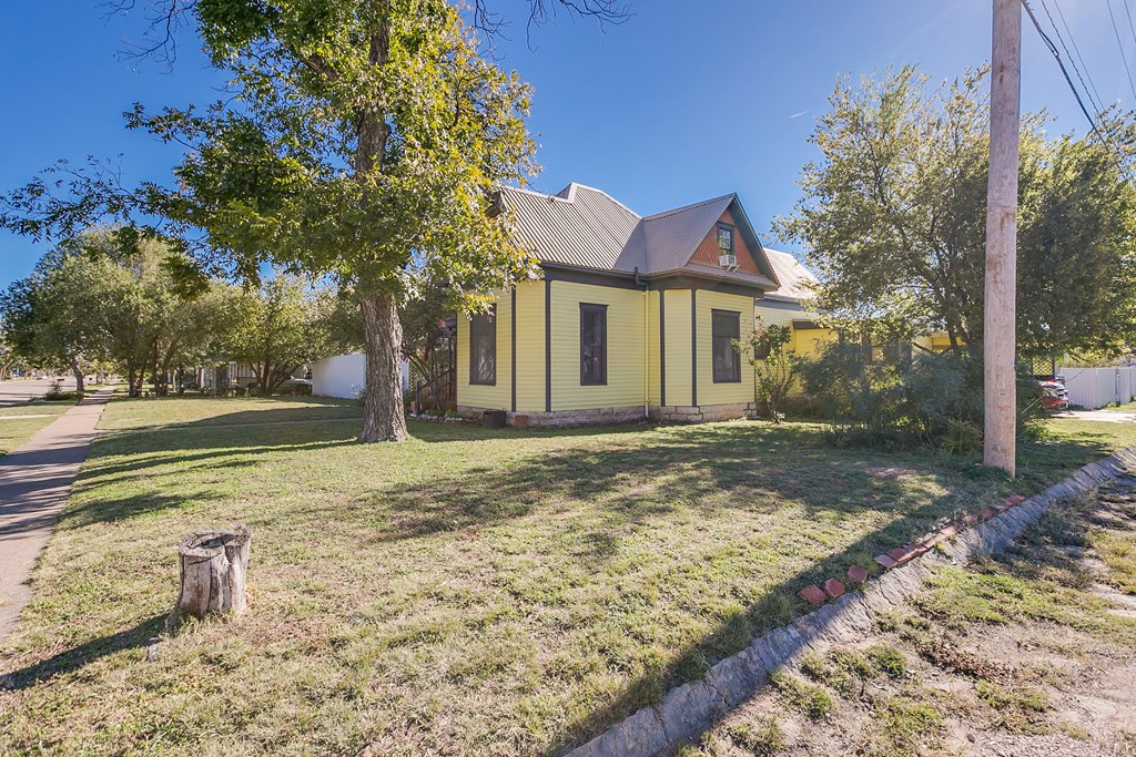 1009 8th St Property Photo 6
