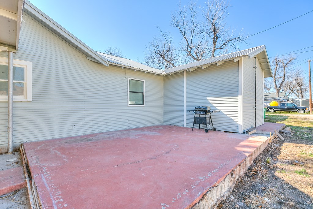 1316 Live Oak St Property Photo 6