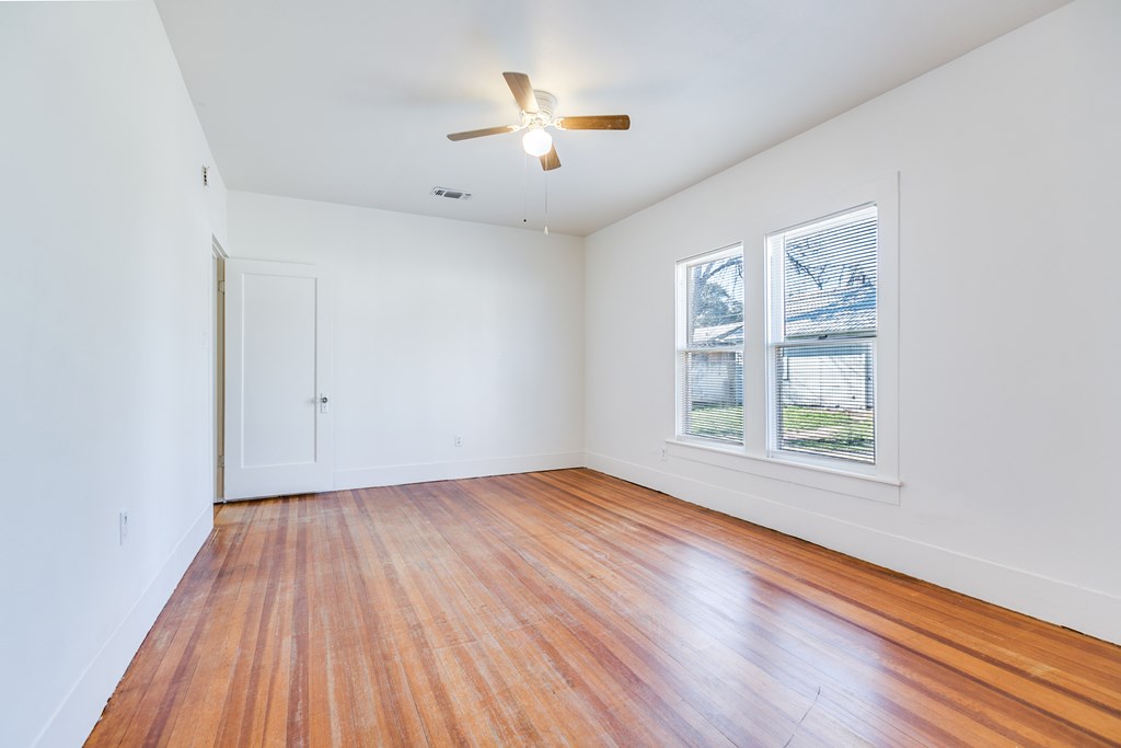 1316 Live Oak St Property Photo 20