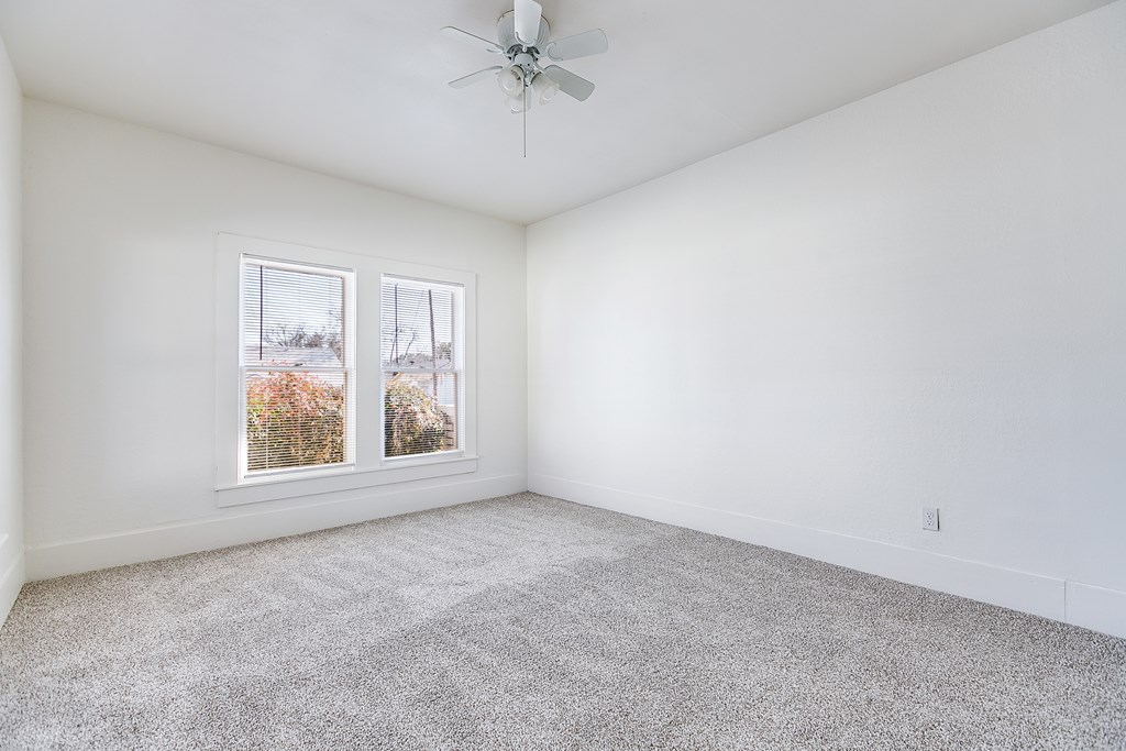 1316 Live Oak St Property Photo 23