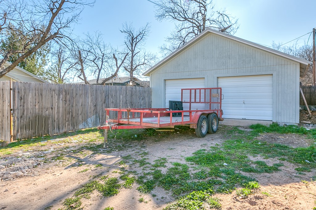 1316 Live Oak St Property Photo 32