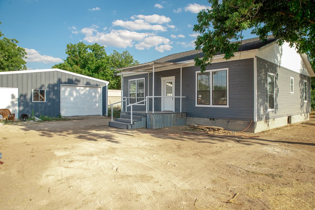 209 6th Ave Property Photo 2