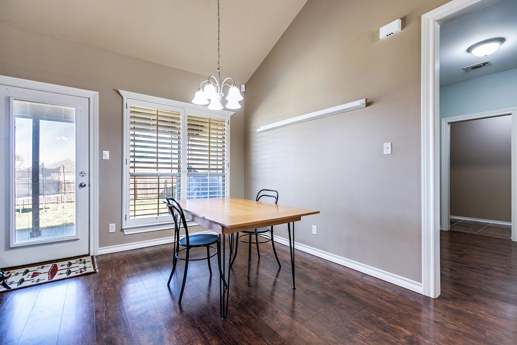 1222 Daniel St Property Photo 8