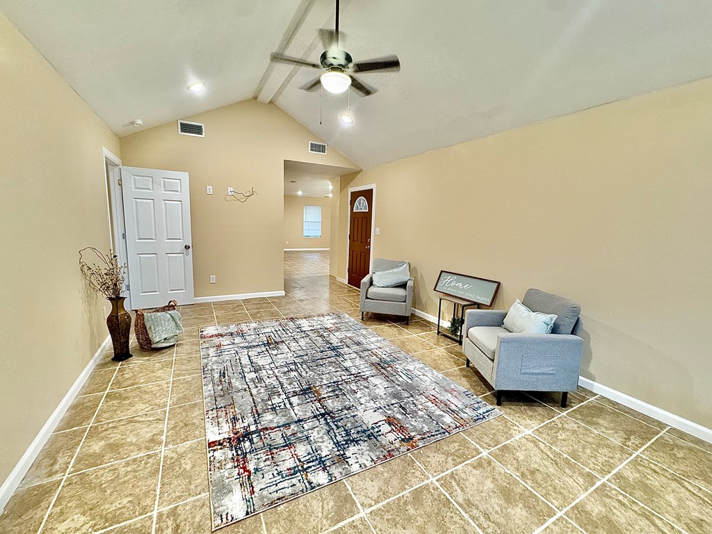 115 W Ave M Property Photo 4