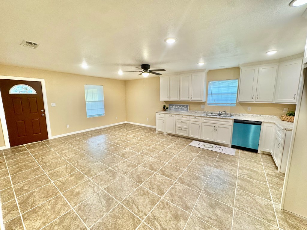 115 W Ave M Property Photo 6