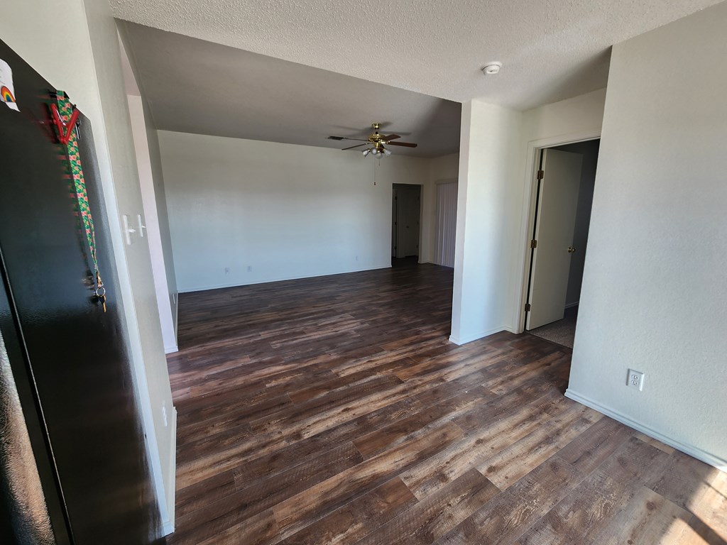1202 Wallace Lane Property Photo 4