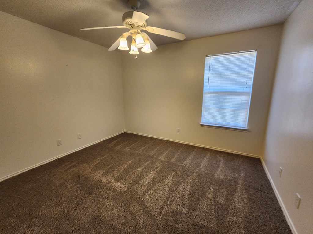 1202 Wallace Lane Property Photo 5