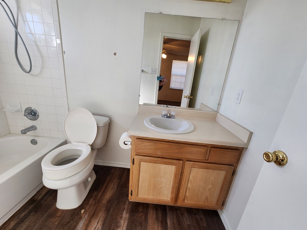 1202 Wallace Lane Property Photo 7