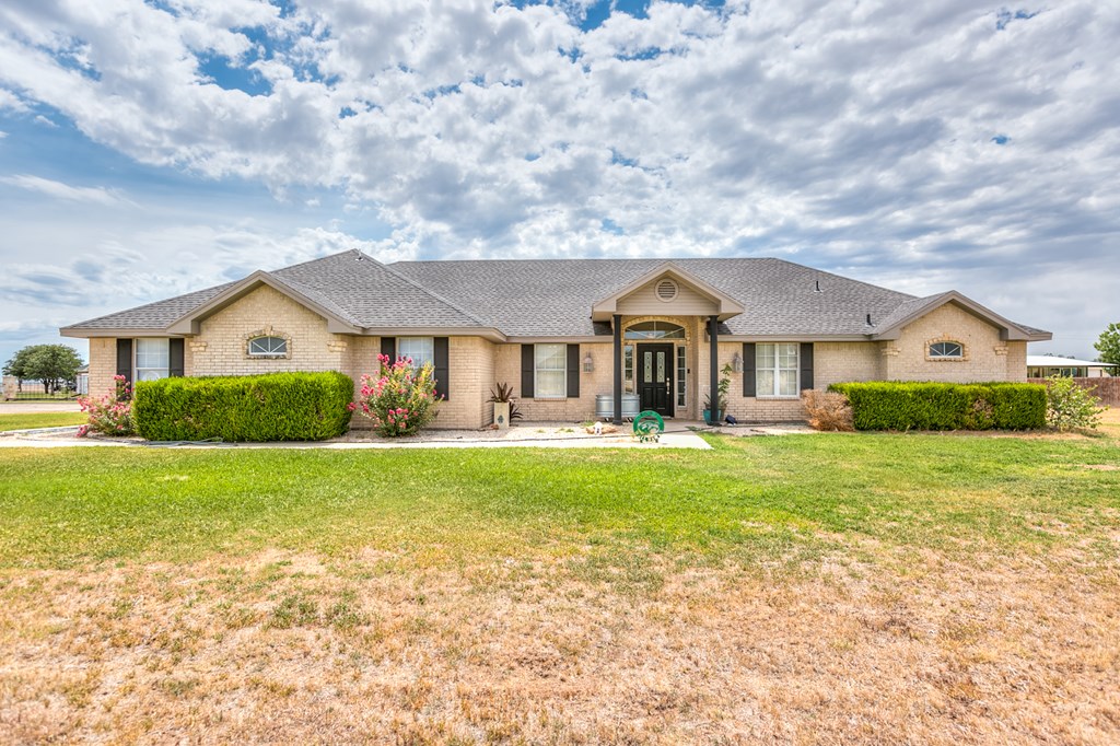 7593 Plantation Court Property Photo 3