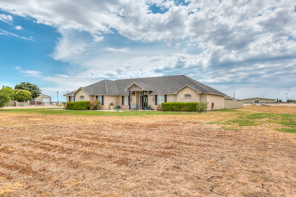 7593 Plantation Court Property Photo 4