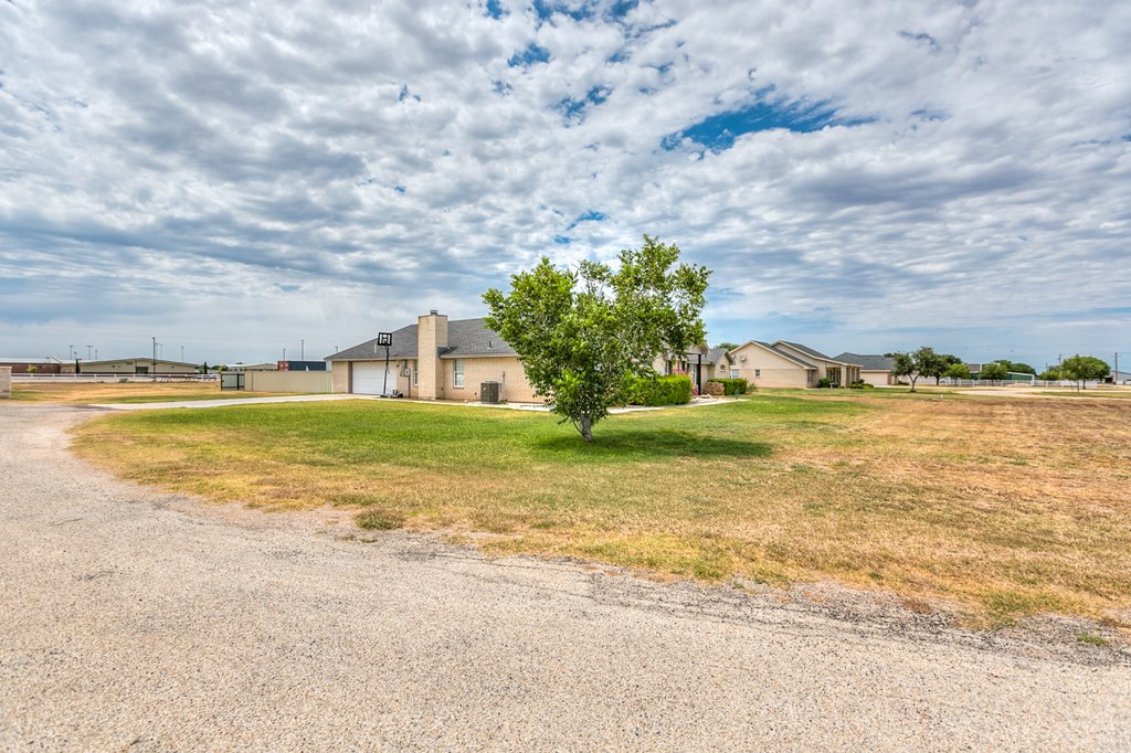 7593 Plantation Court Property Photo 6