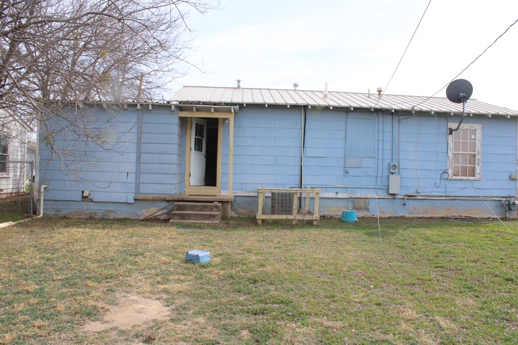 404 East Ave Property Photo 4