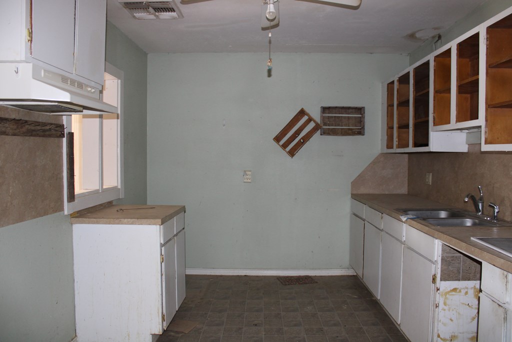 404 East Ave Property Photo 9
