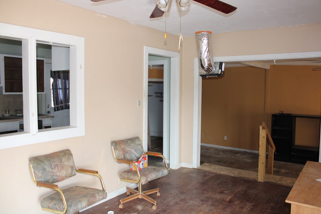 404 East Ave Property Photo 11