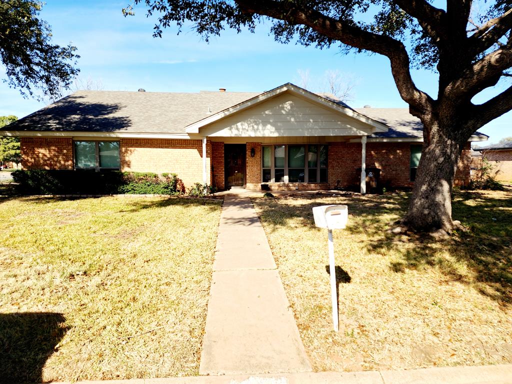 3854 Driftwood Dr Property Photo 2