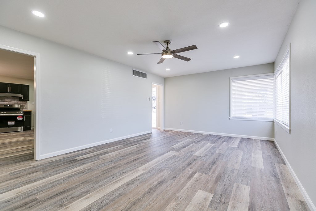 2729 Rio Grande St Property Photo 6