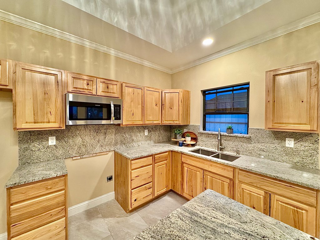 2110 Shelton St Property Photo 8