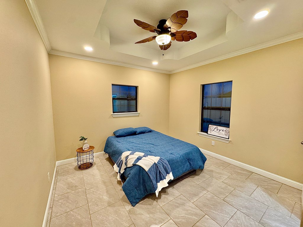 2110 Shelton St Property Photo 12