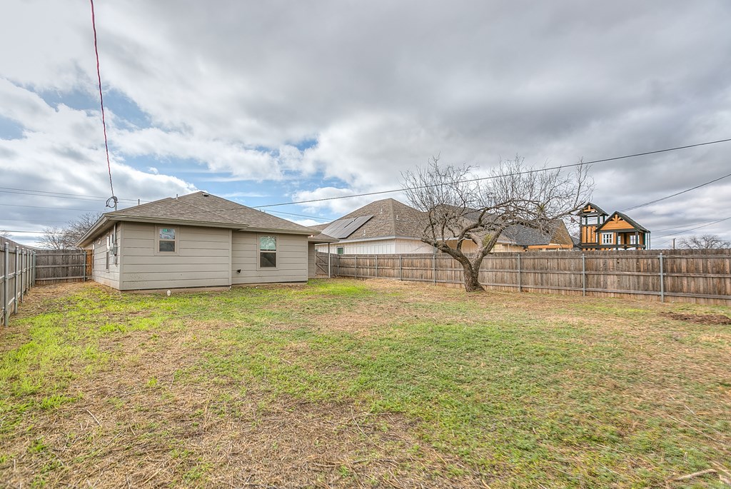 1810 Childress St Property Photo 33