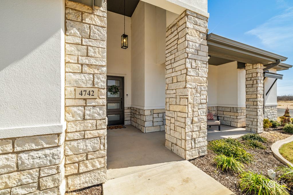 4742 Wolf Creek Dr Property Photo 38