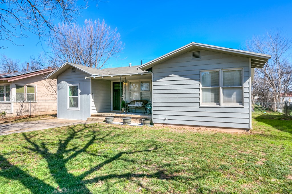 1326 State St Property Photo 32