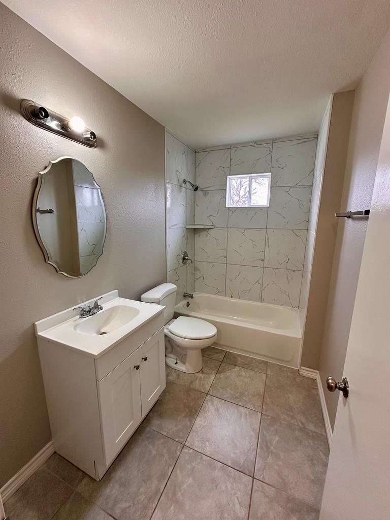 1150 E 18th St Property Photo 6