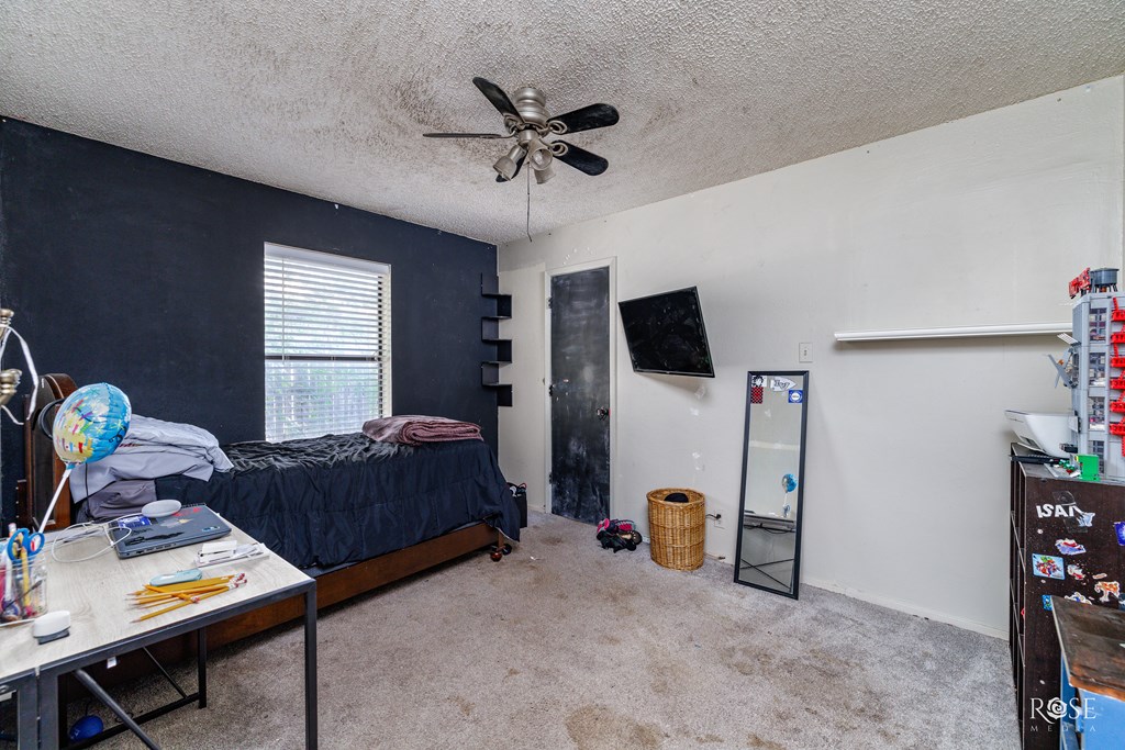 2918 N Oakes St Property Photo 17